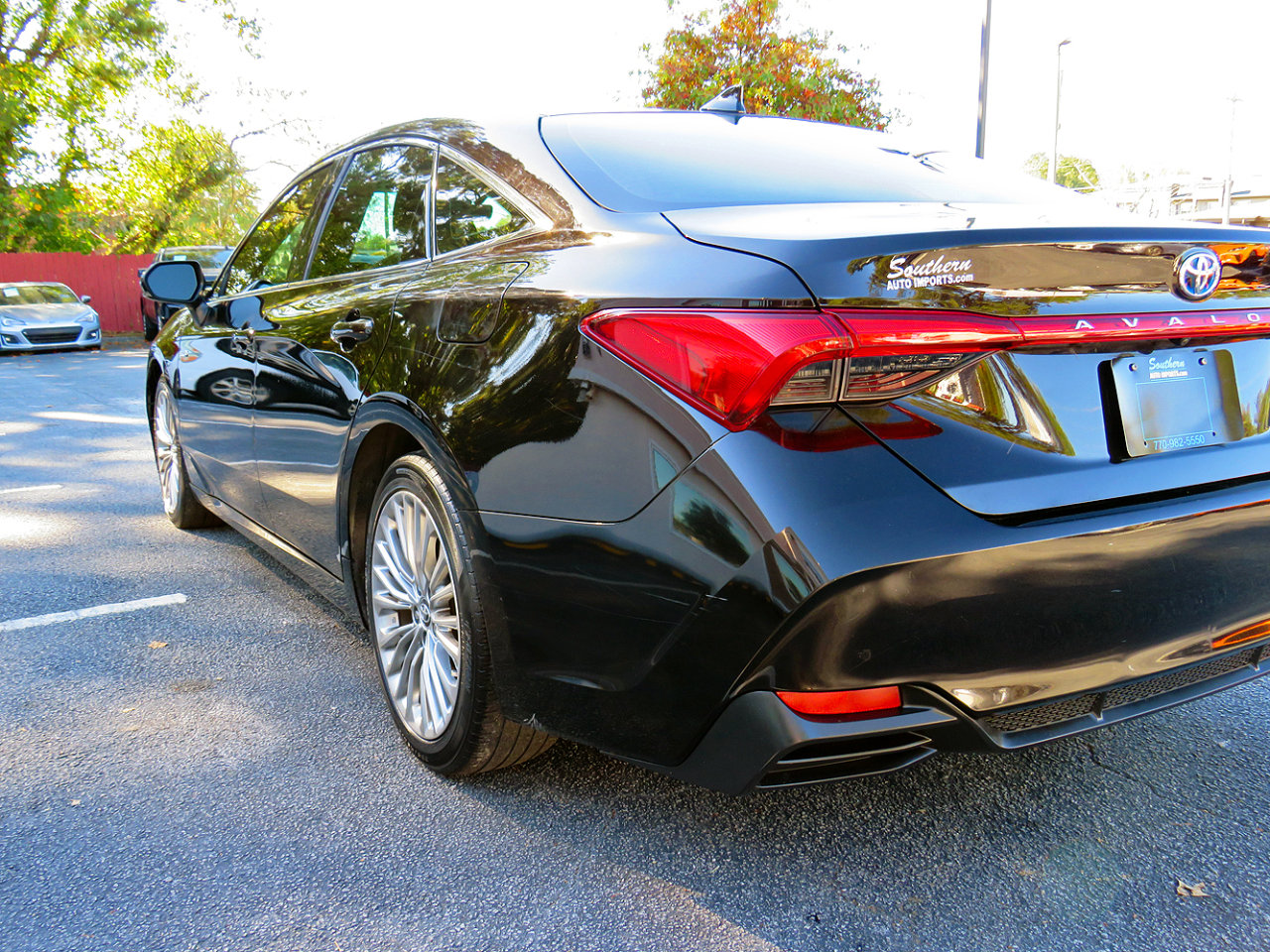 Used 2019 Toyota Avalon Limited image 39