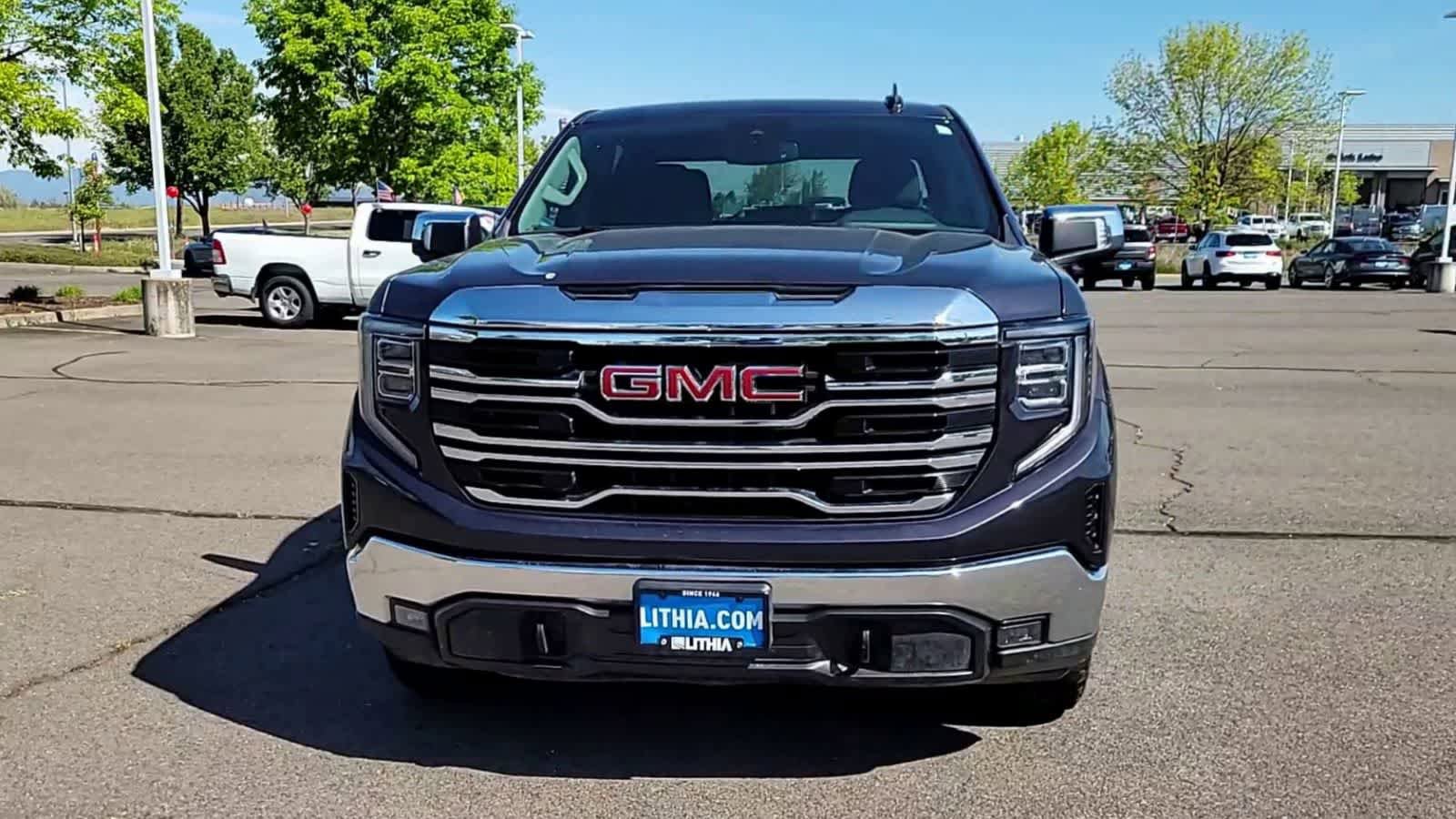 Used 2025 GMC Sierra 1500 SLT AWD/4WD image 3