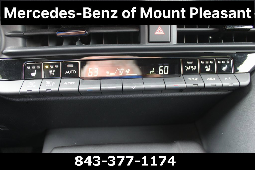 Used 2023 Toyota Crown Limited image 38