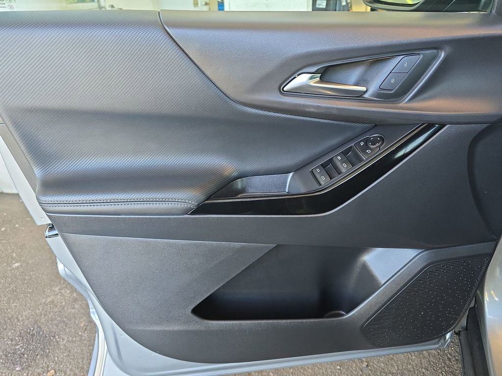 New 2025 Chevrolet Equinox LT image 24