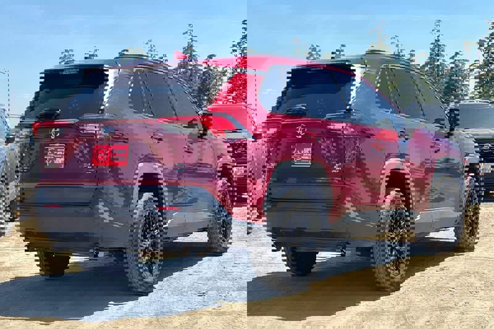 Used 2021 Toyota RAV4 LE image 3