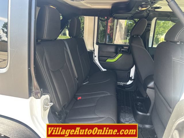 Used 2016 Jeep Wrangler Unlimited Sahara w/ Connectivity Group AWD/4WD image 33