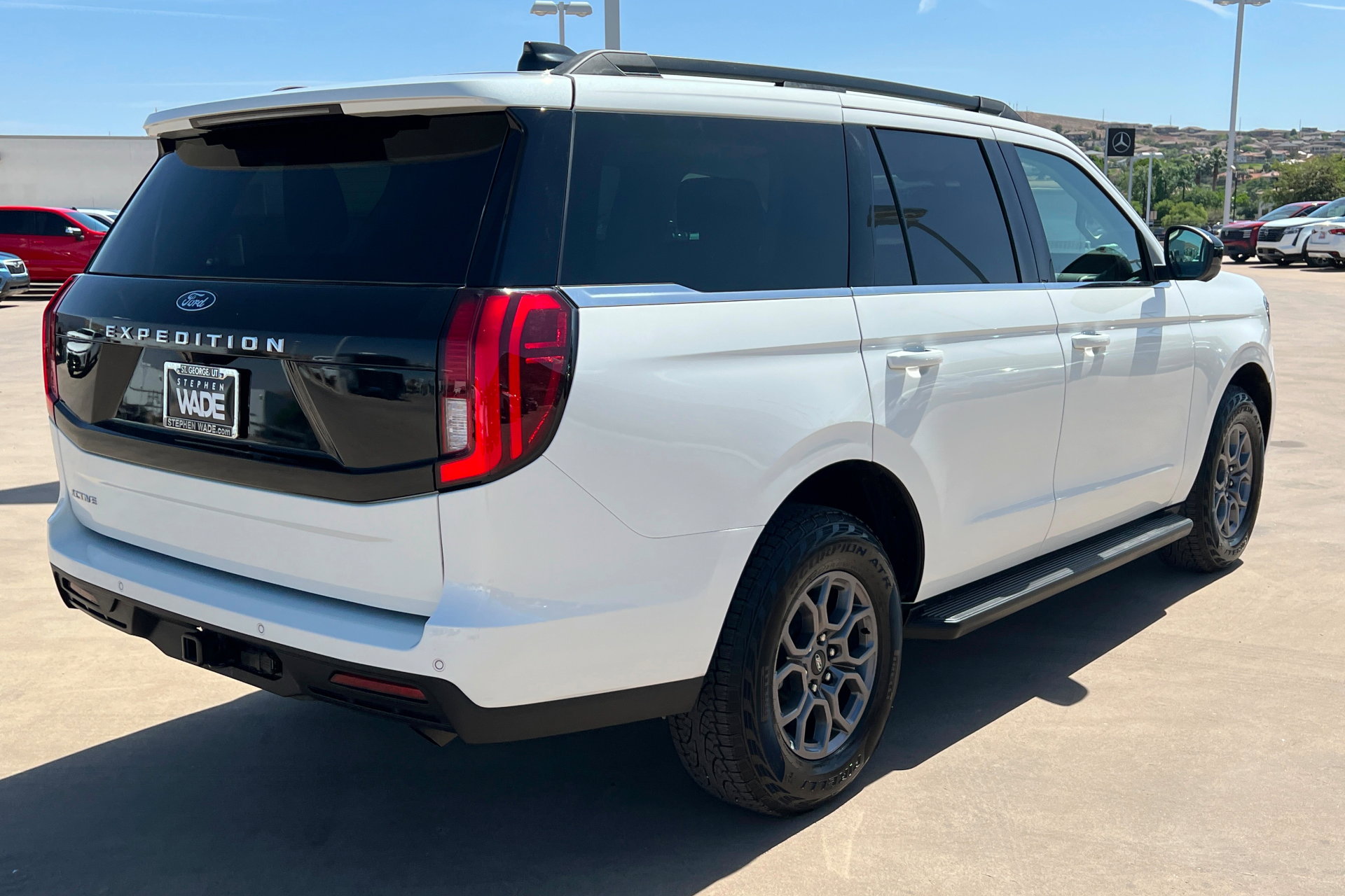 Used 2025 Ford Expedition Active AWD/4WD image 6