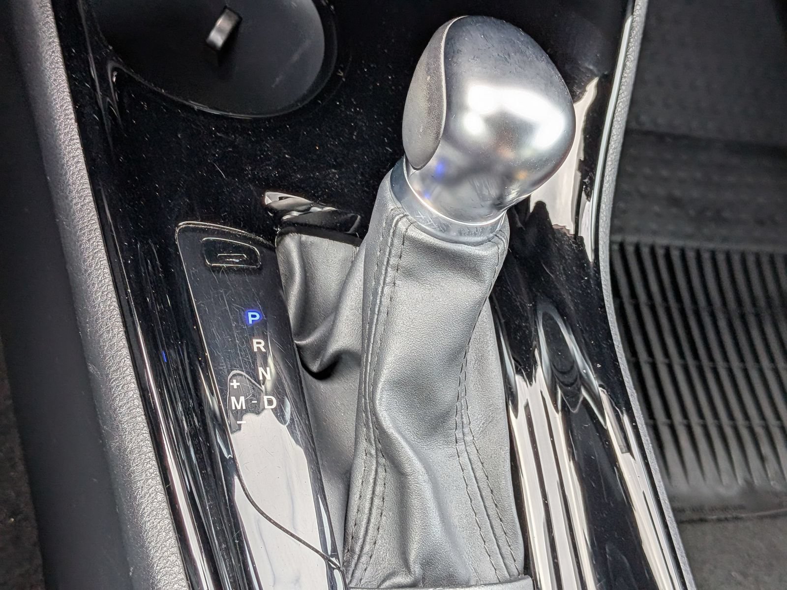 Used 2020 Toyota C-HR XLE FWD image 25