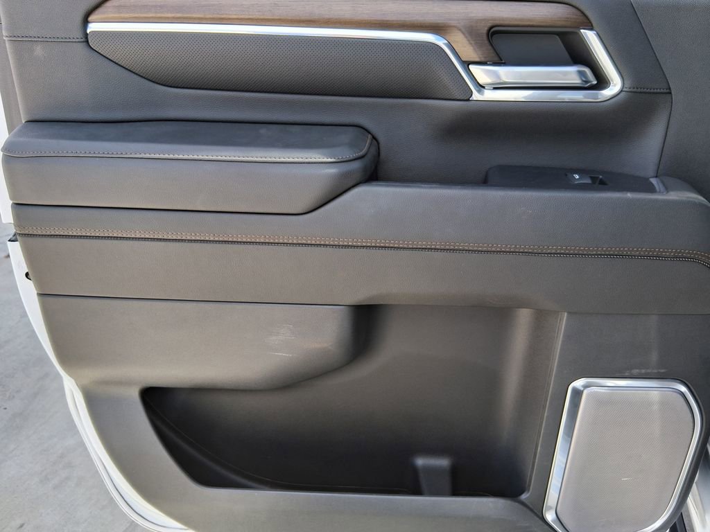 Used 2024 Chevrolet Silverado 2500 High Country w/ Technology Package image 19