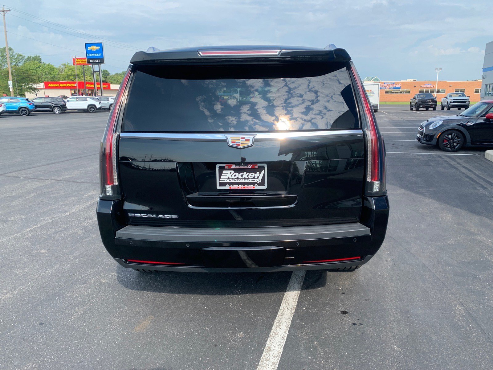 Used 2019 Cadillac Escalade Luxury AWD/4WD image 4