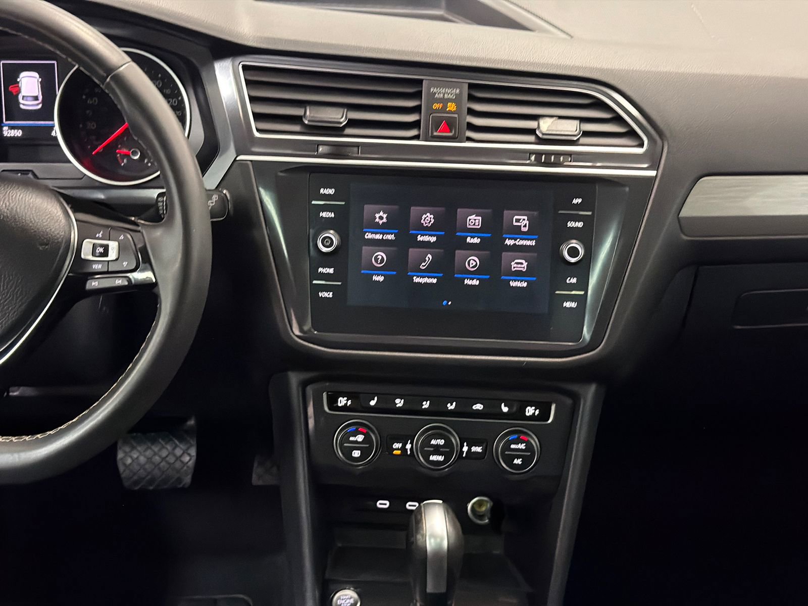 Used 2021 Volkswagen Tiguan SE FWD image 19