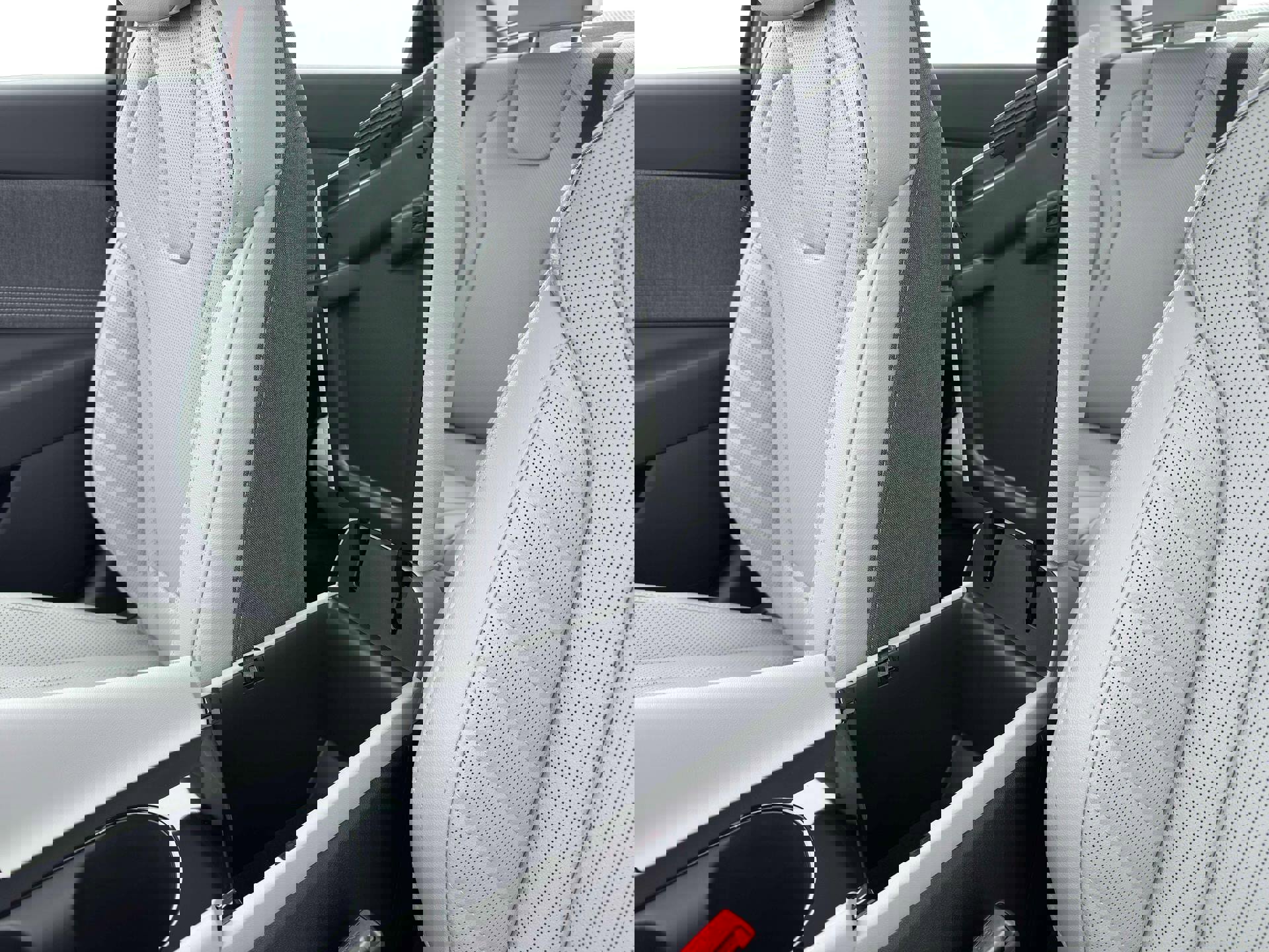 New 2026 Hyundai Elantra Limited image 17