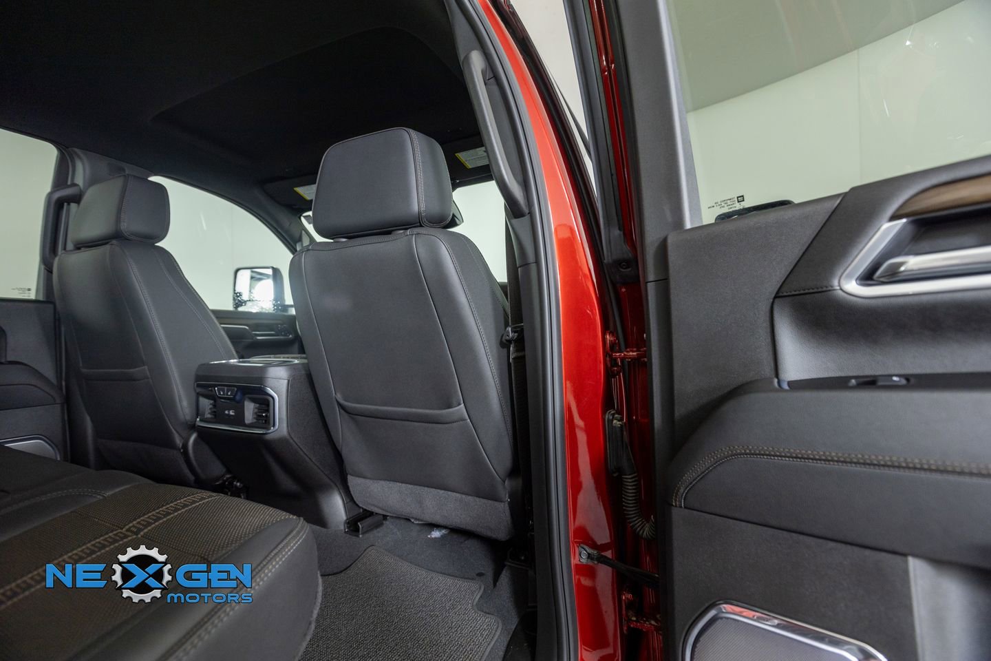 Used 2025 Chevrolet Silverado 2500 High Country w/ Technology Package image 35