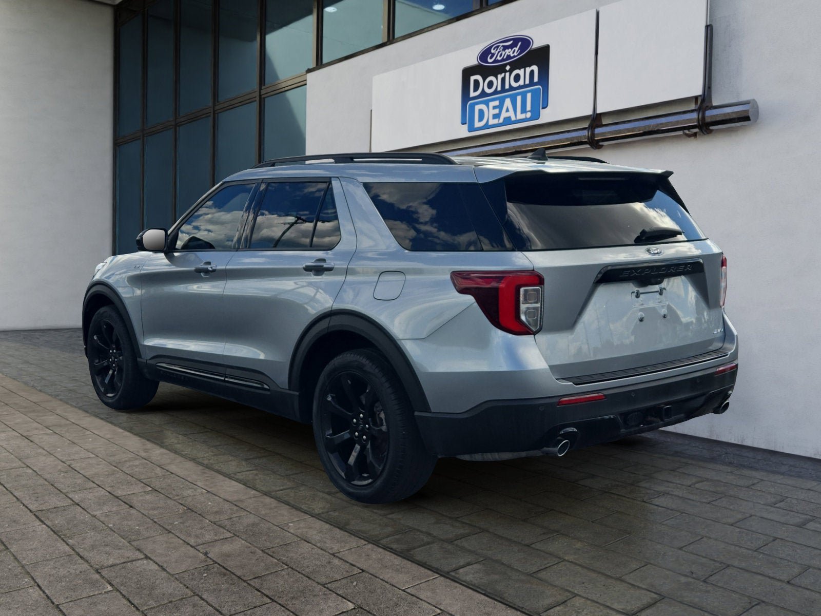 Used 2023 Ford Explorer ST-Line w/ Class IV Trailer Tow Package AWD/4WD image 5
