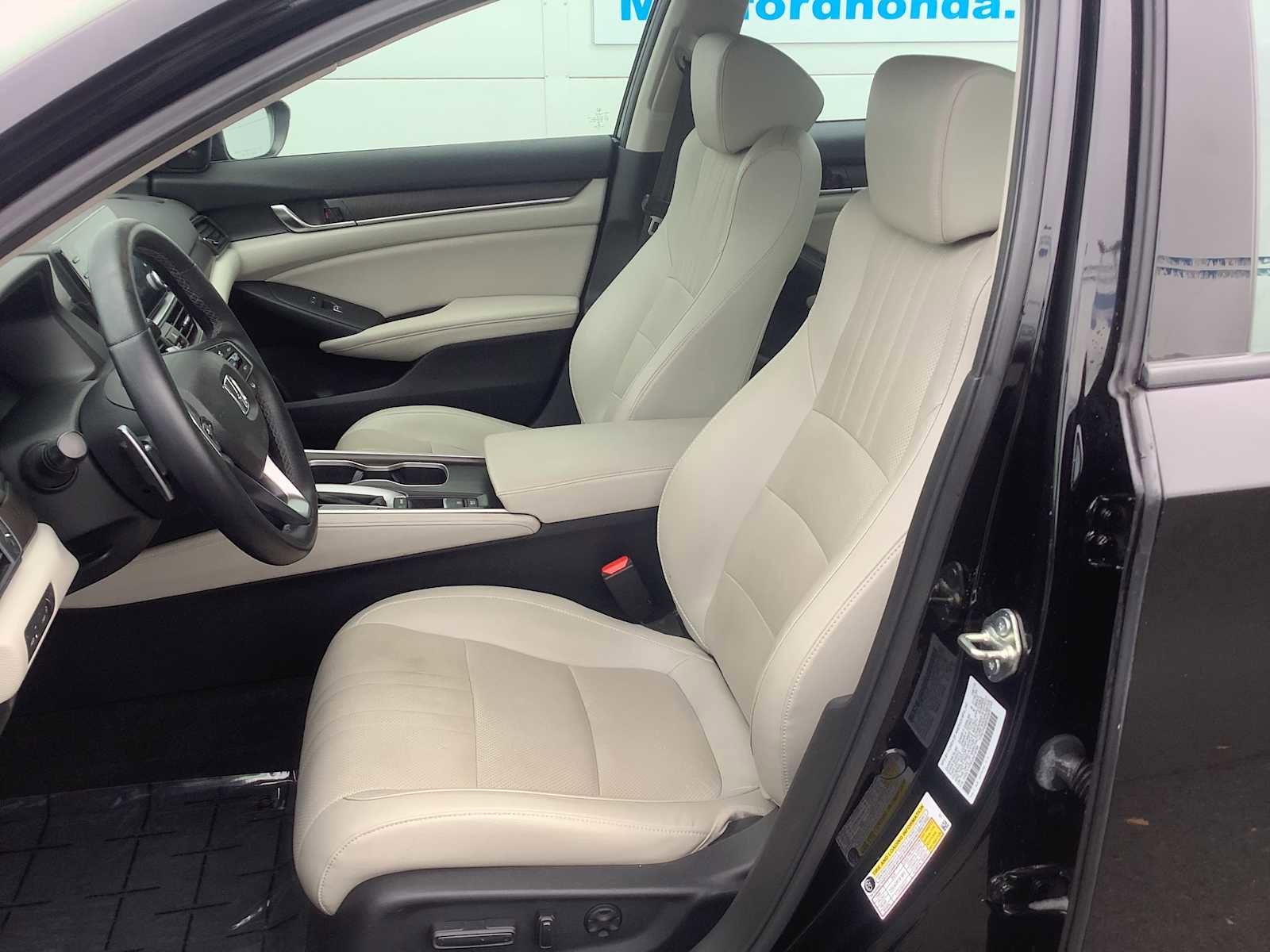 Certified 2018 Honda Accord Touring image 11