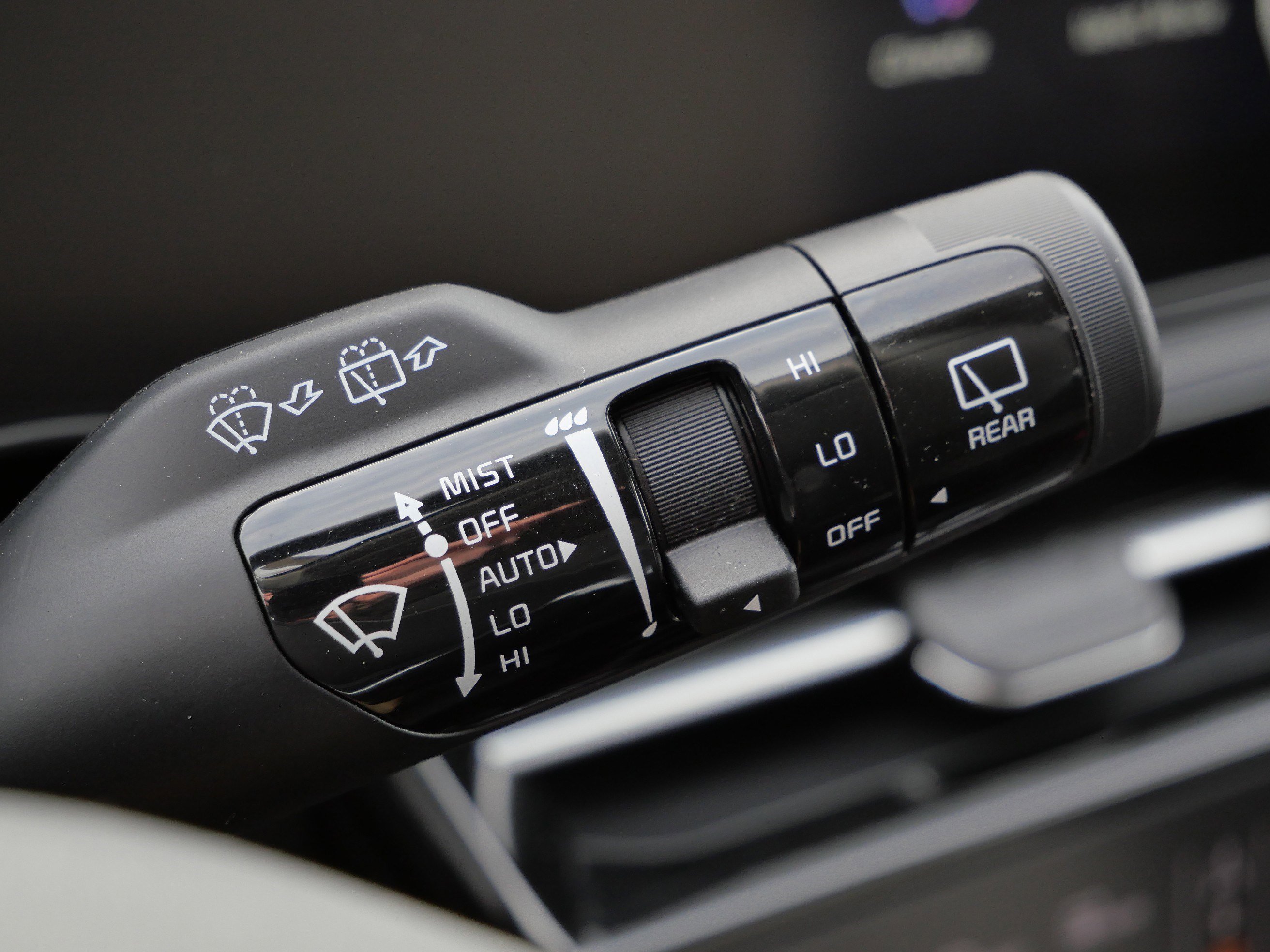 Used 2025 Kia Niro SX image 32