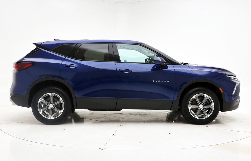 Used 2023 Chevrolet Blazer LT w/ Driver Confidence Package AWD/4WD image 3
