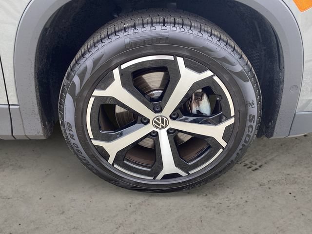 Used 2026 Volkswagen Tiguan SE AWD/4WD image 14