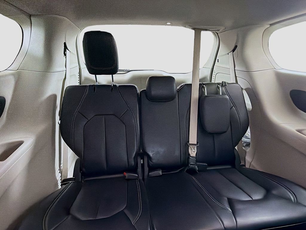 Used 2024 Chrysler Pacifica Touring-L image 24
