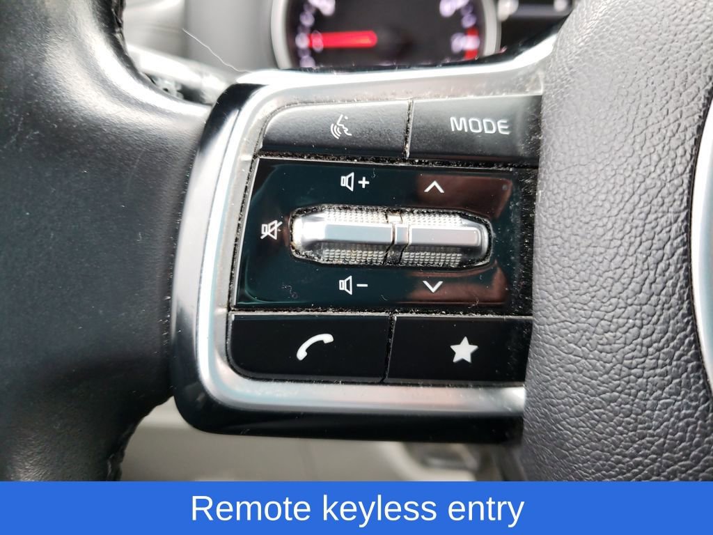 Used 2022 Kia Carnival LX image 13