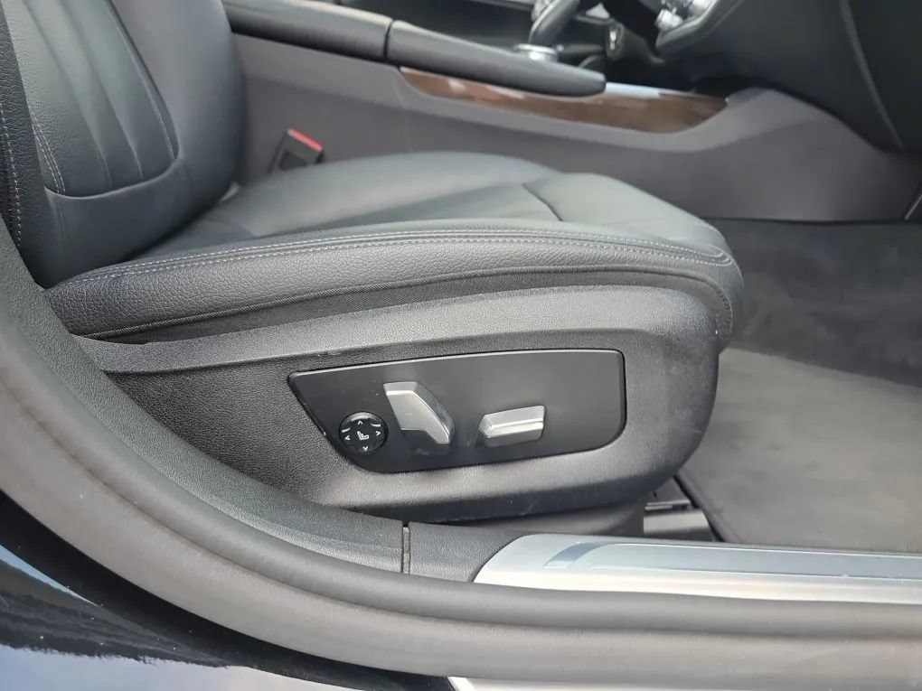 Used 2019 BMW 740i w/ Cold Weather Package RWD image 52