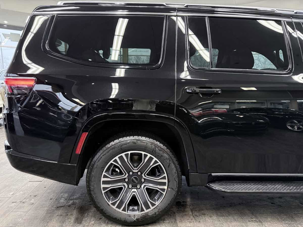 Used 2025 Jeep Wagoneer Series II image 7