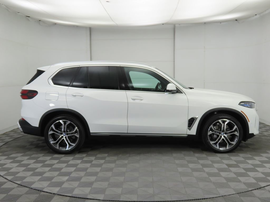 New 2026 BMW X5 xDrive40i w/ Climate Comfort Package image 4