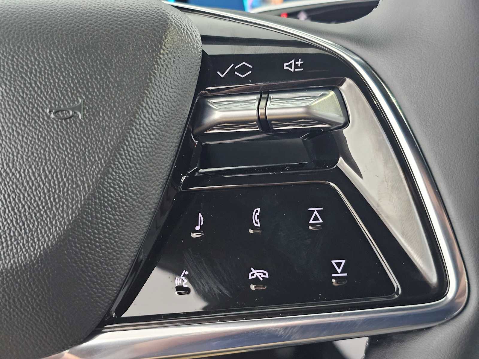 Used 2026 Cadillac Lyriq Luxury w/ LPO, Floor Liner Package image 30