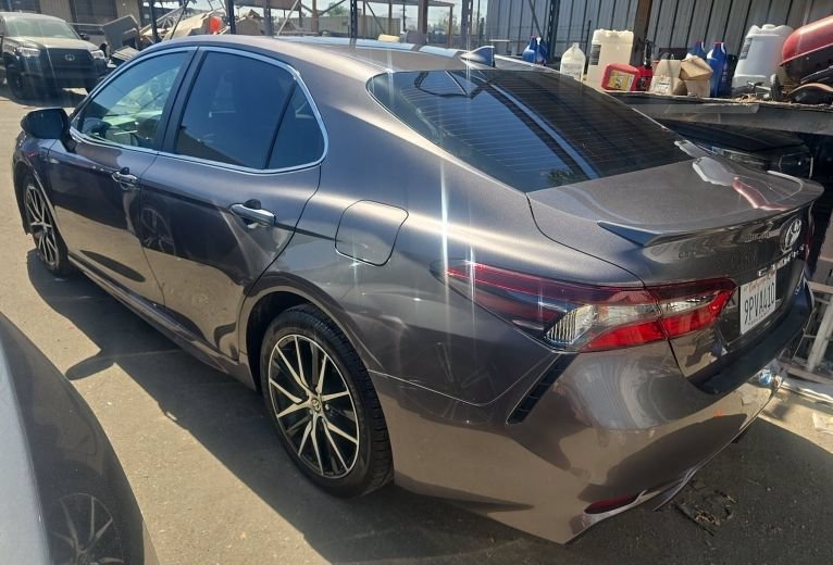 Used 2024 Toyota Camry SE FWD image 3