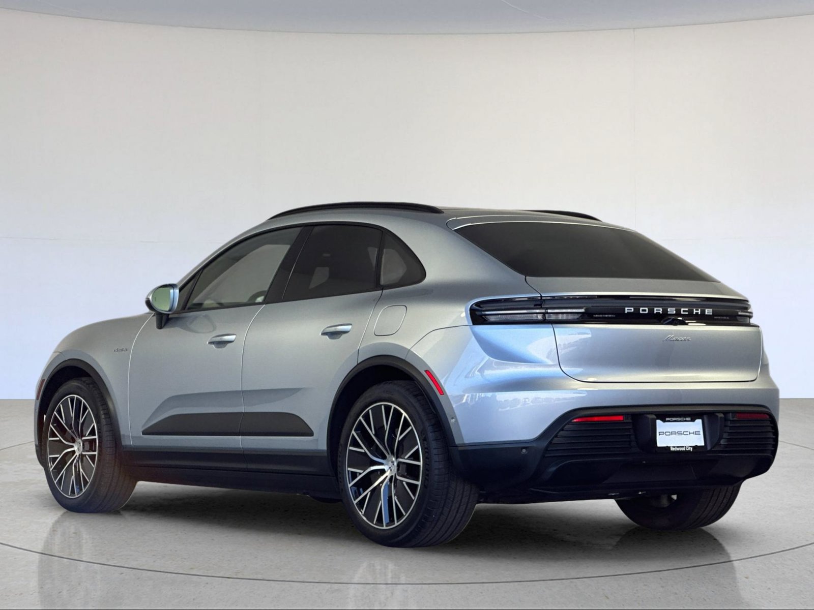 Certified 2025 Porsche Macan Electric RWD image 3