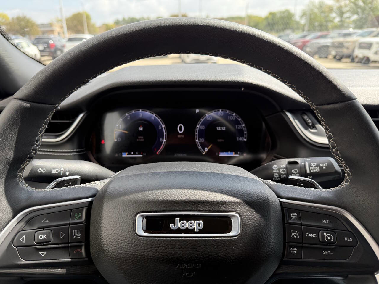 Used 2024 Jeep Grand Cherokee L Laredo image 8