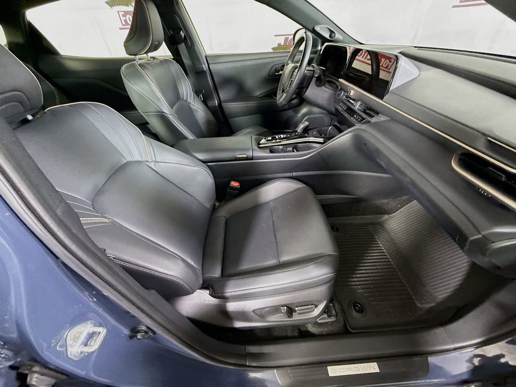 Used 2025 Toyota Crown Limited w/ Advanced Technology Package AWD/4WD image 28