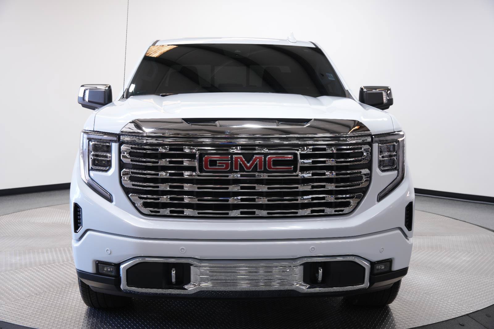 Used 2026 GMC Sierra 1500 Denali AWD/4WD image 2