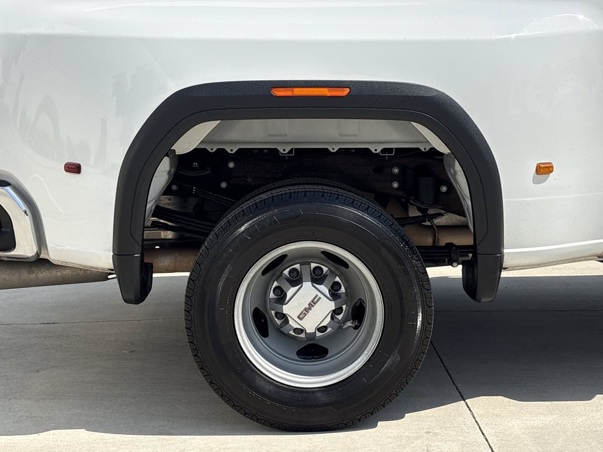 Used 2024 GMC Sierra 3500 Pro AWD/4WD image 10