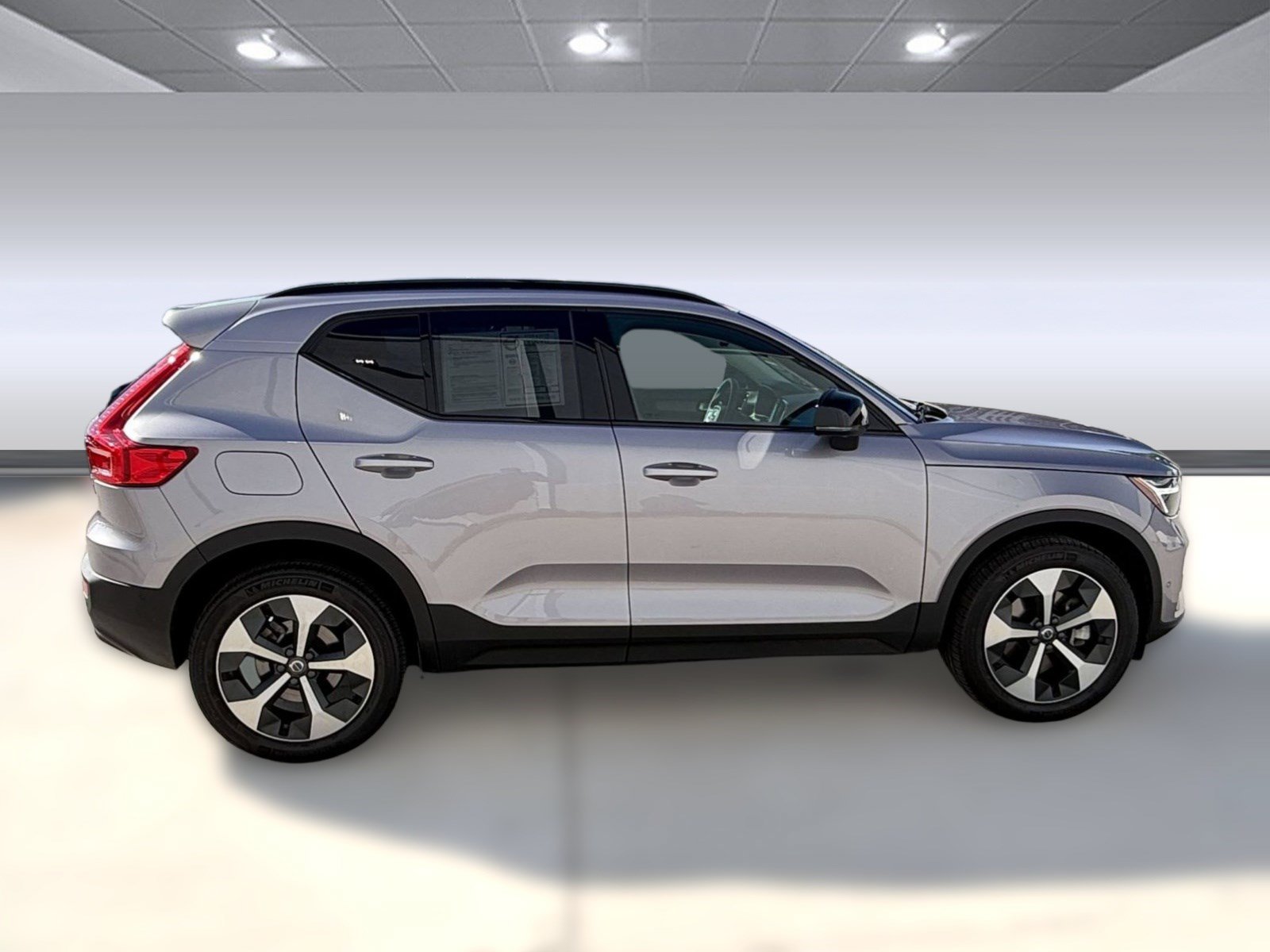 Certified 2026 Volvo XC40 B5 Plus w/ Climate Package AWD/4WD image 8