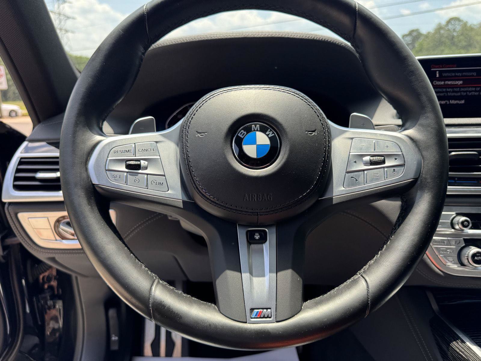 Used 2022 BMW 740i w/ M Sport Package RWD image 4