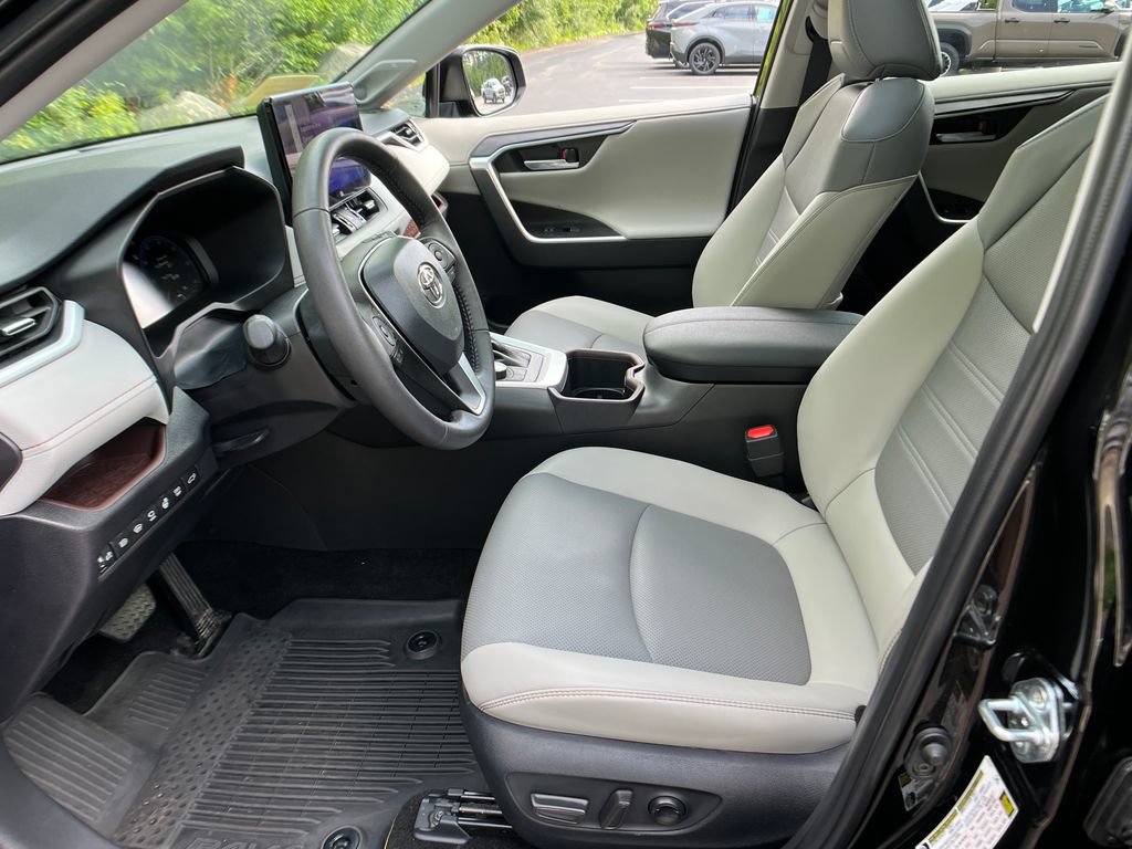 Certified 2025 Toyota RAV4 Limited w/ Advanced Technology Package AWD/4WD image 9