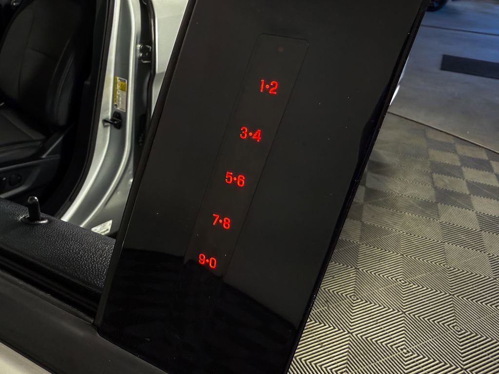 Used 2019 Ford Explorer XLT image 36