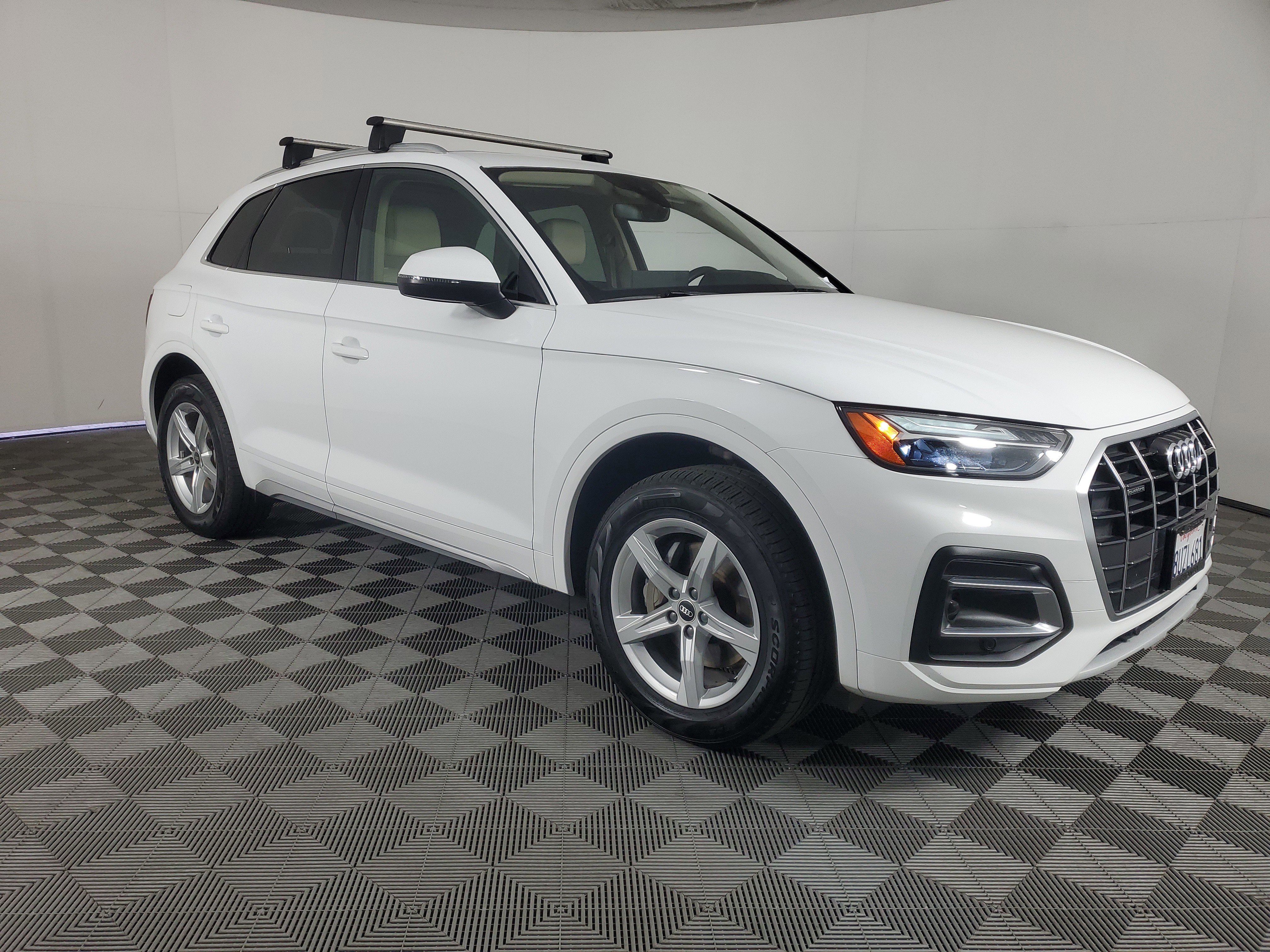 Used 2021 Audi Q5 2.0T Premium w/ Convenience Package AWD/4WD image 2