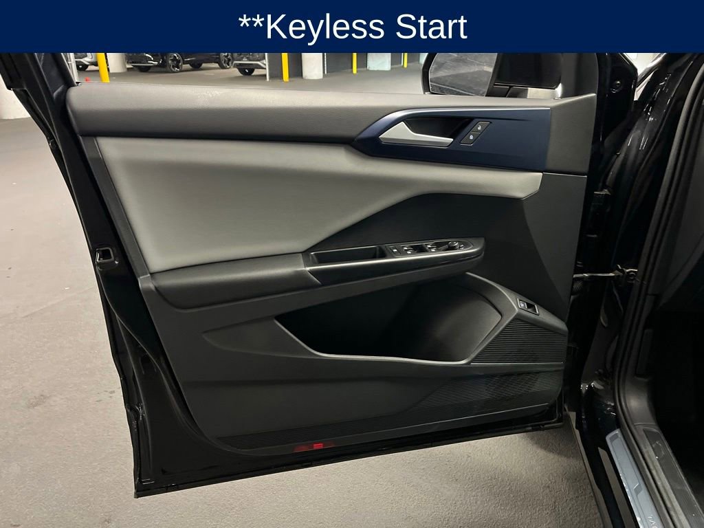 Used 2023 Volkswagen Taos SE w/ Panoramic Sunroof Package AWD/4WD image 19