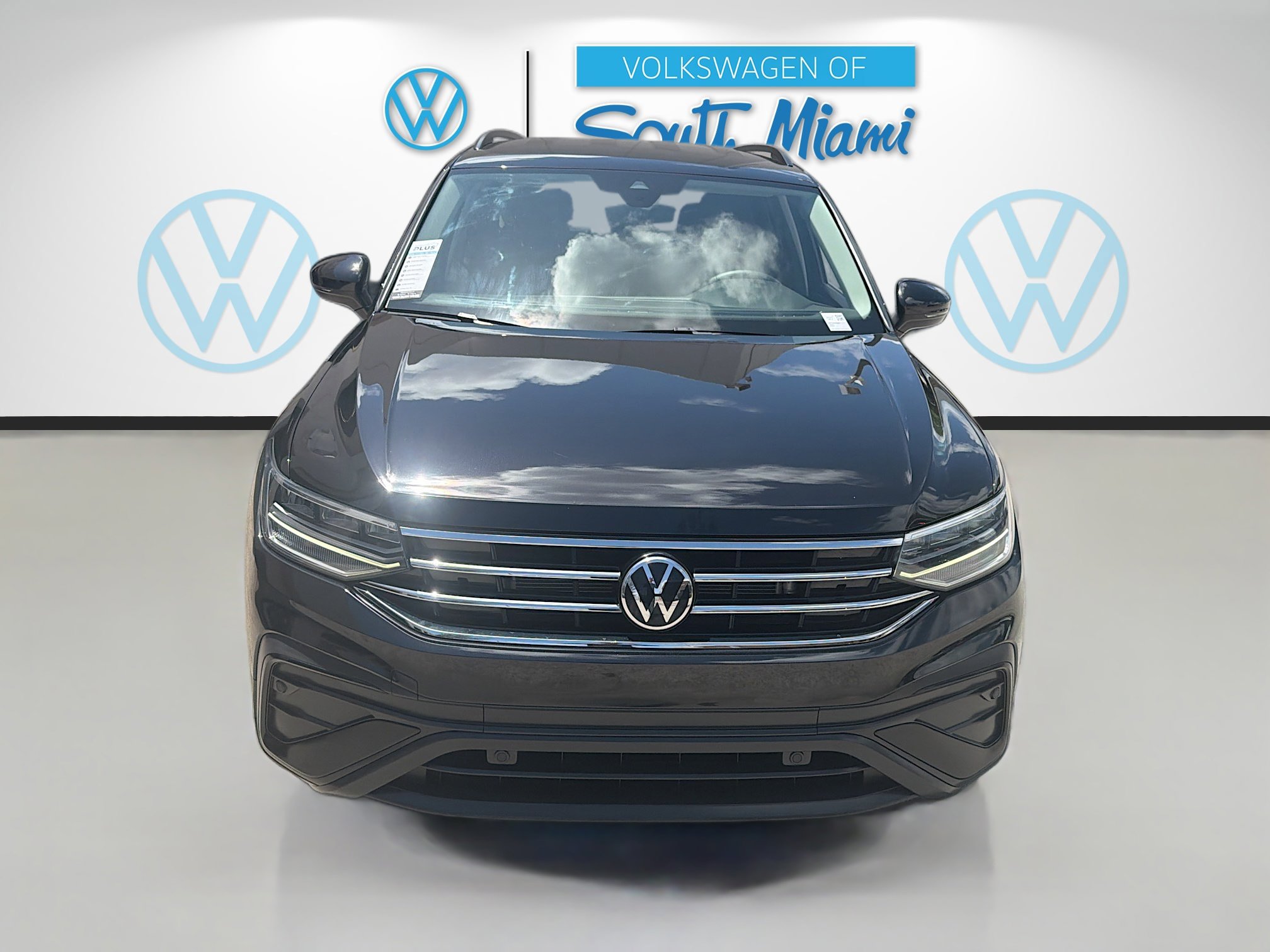 Used 2022 Volkswagen Tiguan S FWD image 2
