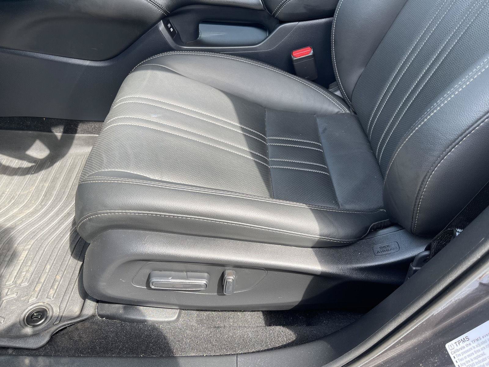 Used 2025 Honda HR-V EX-L image 3