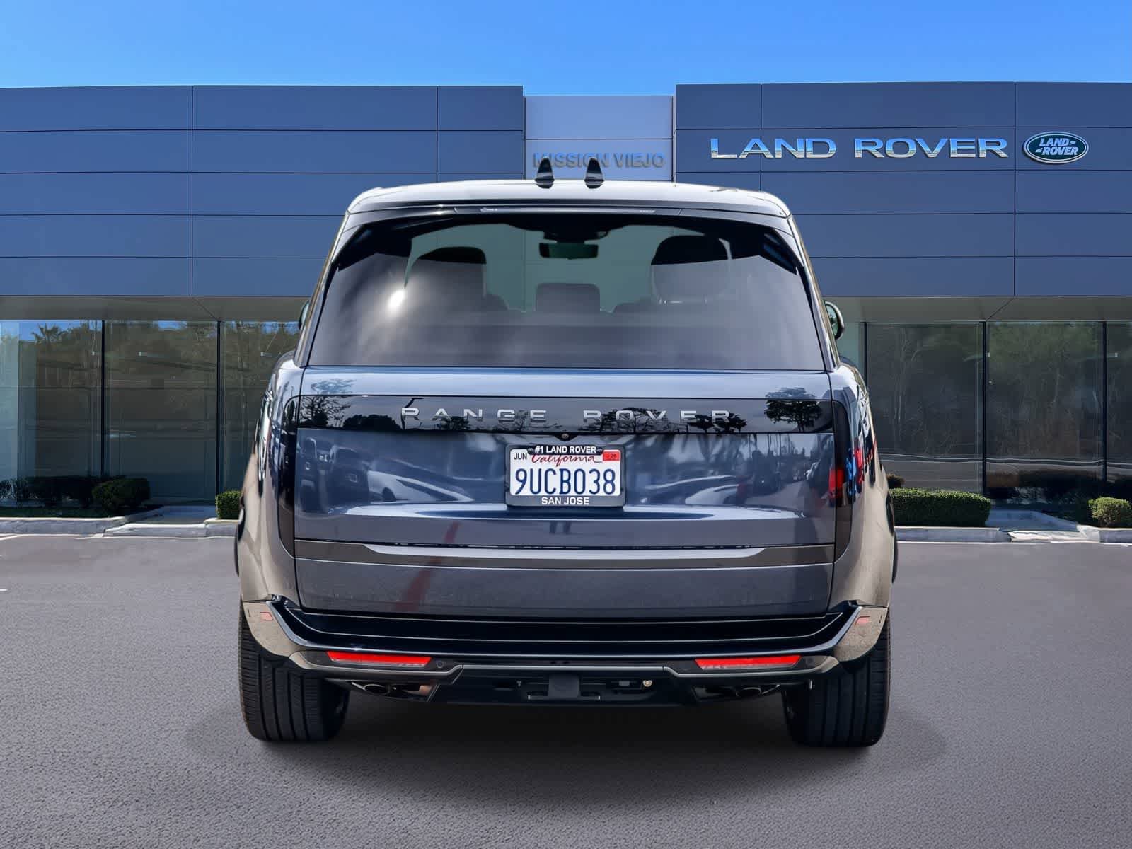 Used 2025 Land Rover Range Rover SE image 5