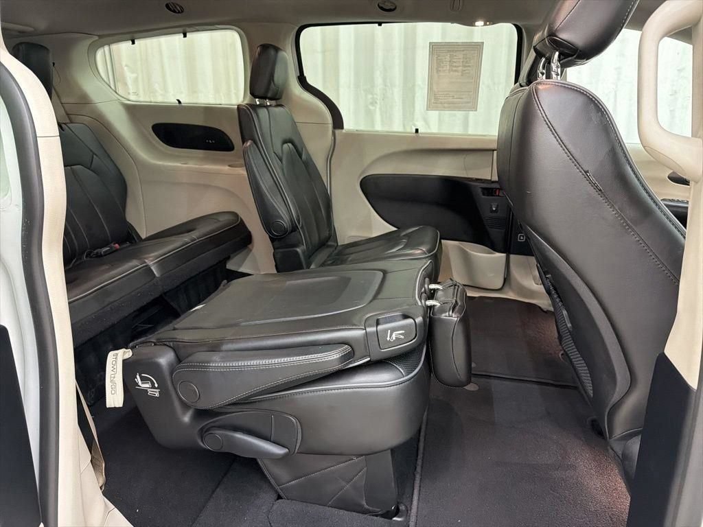 Used 2020 Chrysler Pacifica Limited FWD image 21