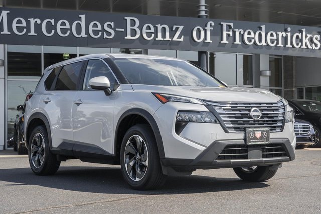 Used 2024 Nissan Rogue SV