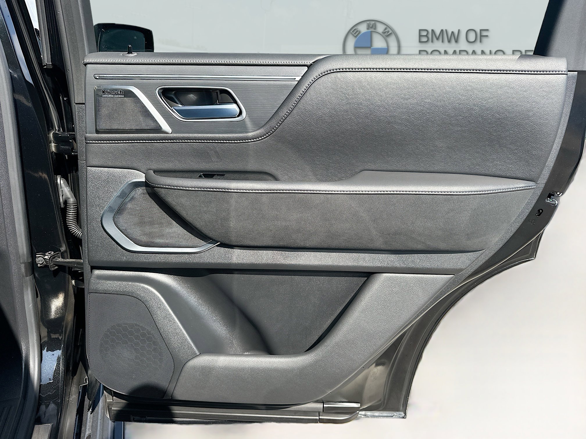 Used 2025 INFINITI QX80 Sensory image 32