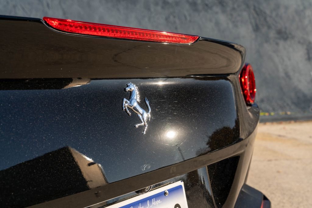 Used 2019 Ferrari Portofino image 16