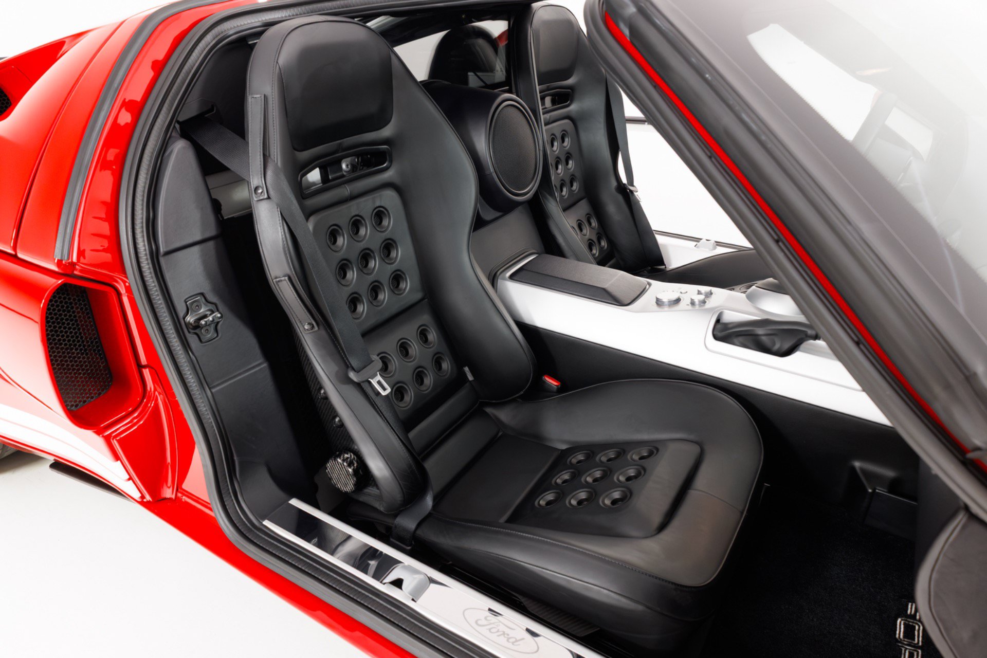 Used 2006 Ford GT RWD image 37