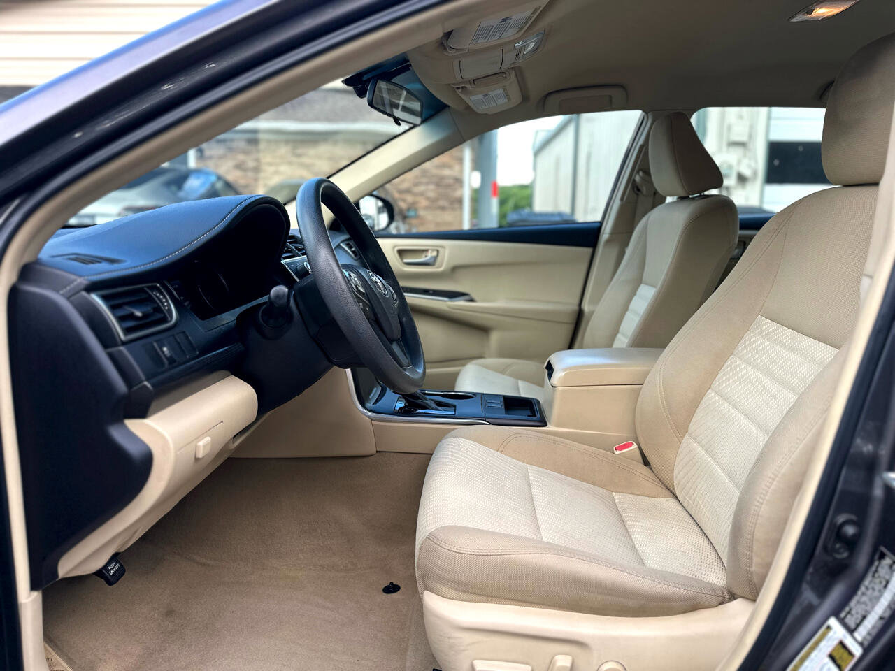 Used 2015 Toyota Camry LE image 10