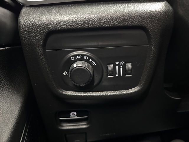 Used 2023 Jeep Grand Cherokee Altitude AWD/4WD image 40