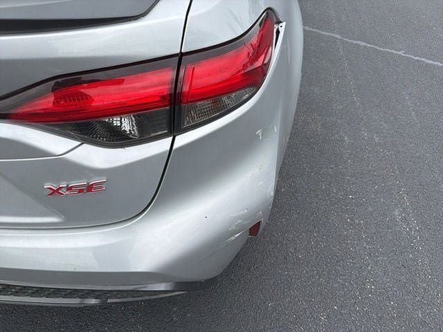 Used 2020 Toyota Corolla XSE FWD image 3