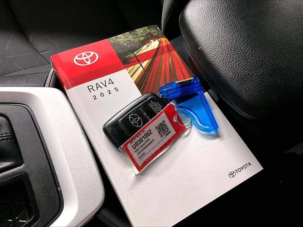 Certified 2025 Toyota RAV4 XLE AWD/4WD image 28