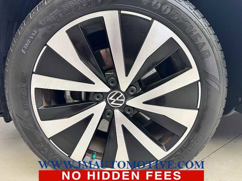 Used 2024 Volkswagen Taos SE FWD image 9