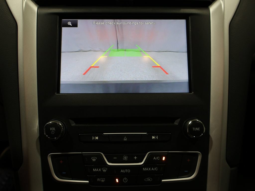 Used 2016 Ford Fusion SE FWD image 26